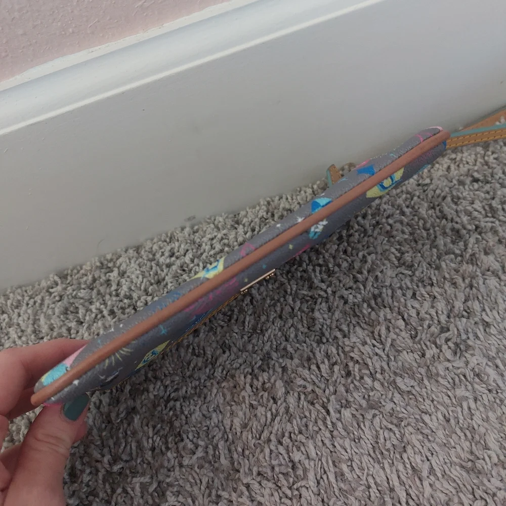 NEW Dooney & Bourke runDisney Marathon Running Wallet - Disney Wristlet - Picture 5 of 8